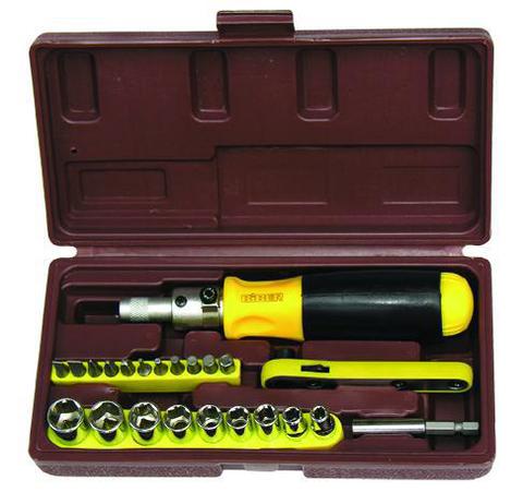 Купить БИБЕР 85555 Отвертка реверсивная с набором бит и головок (набор 23 предмета) (20) оптом в Москве от производителя